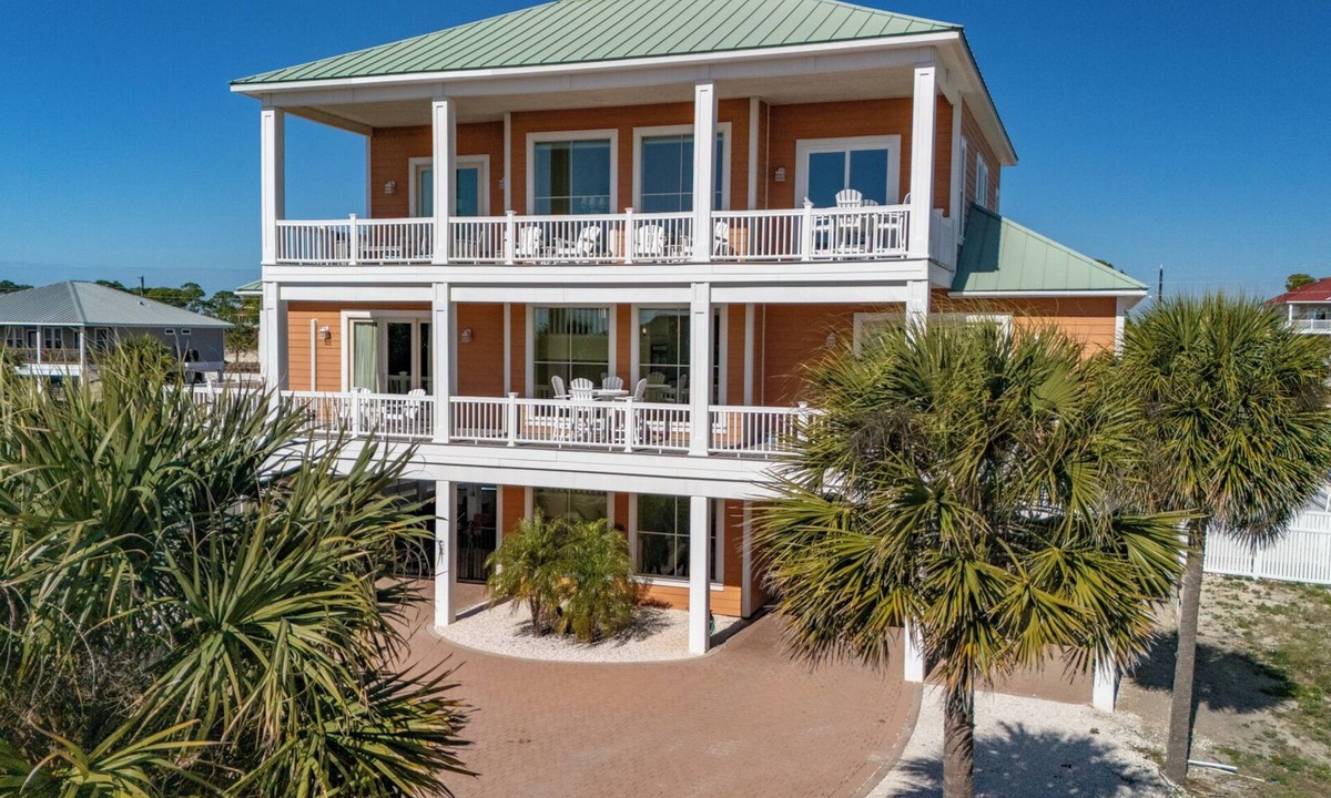East End House | Double The Savings! Large home with private pool, hot tub