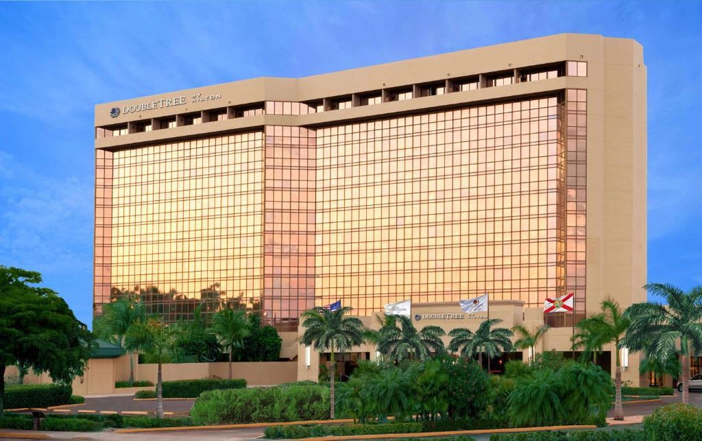 Ludlam Hotel | DoubleTree by Hilton Hotel Miami Airport & Convention Center