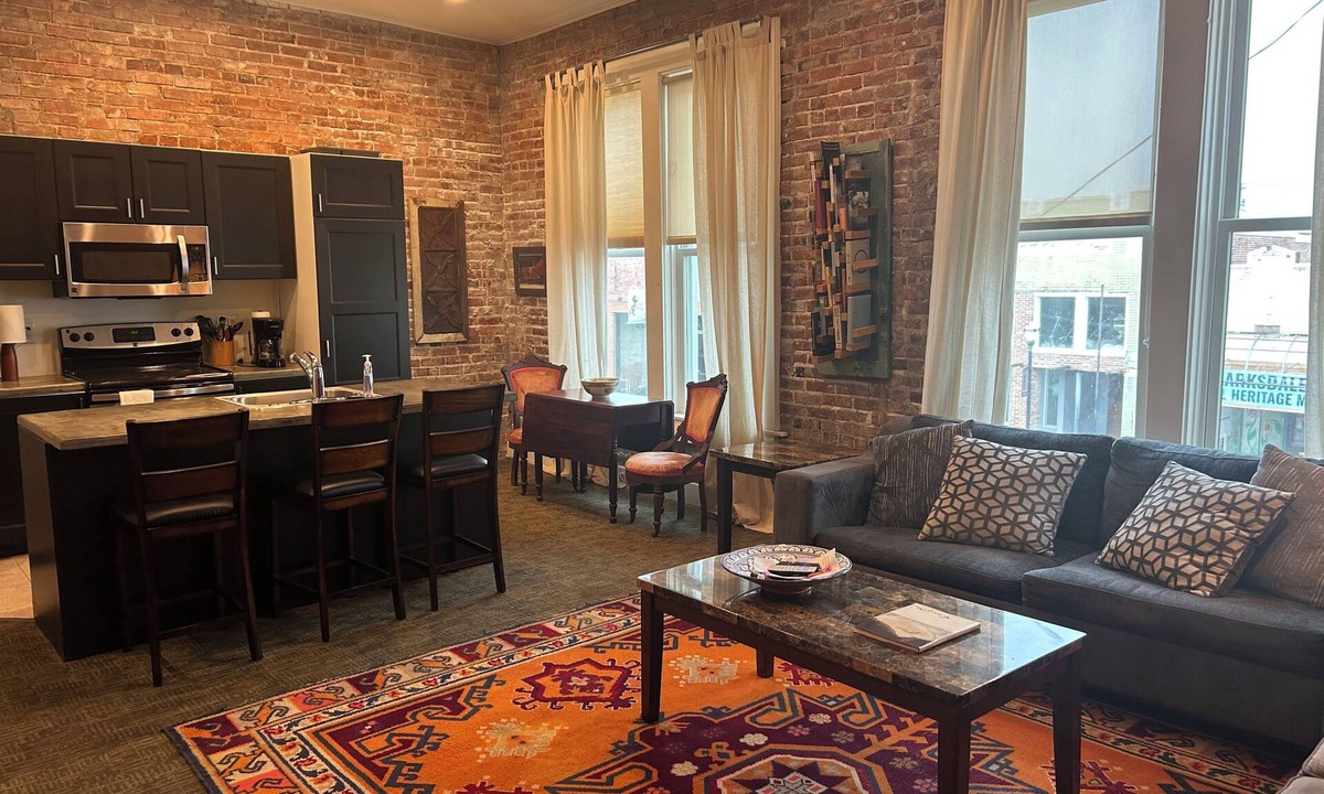 Clarksdale Condo | Downtown Clarksdale Loft Over Delta Ave- Walk to Live Blues