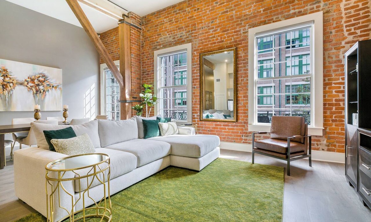 Central Business District Condo | 🛎DOWNTOWN Condo You've Been LOOKING For! Glam+Historic Charmer+Private Balcony= Everything!