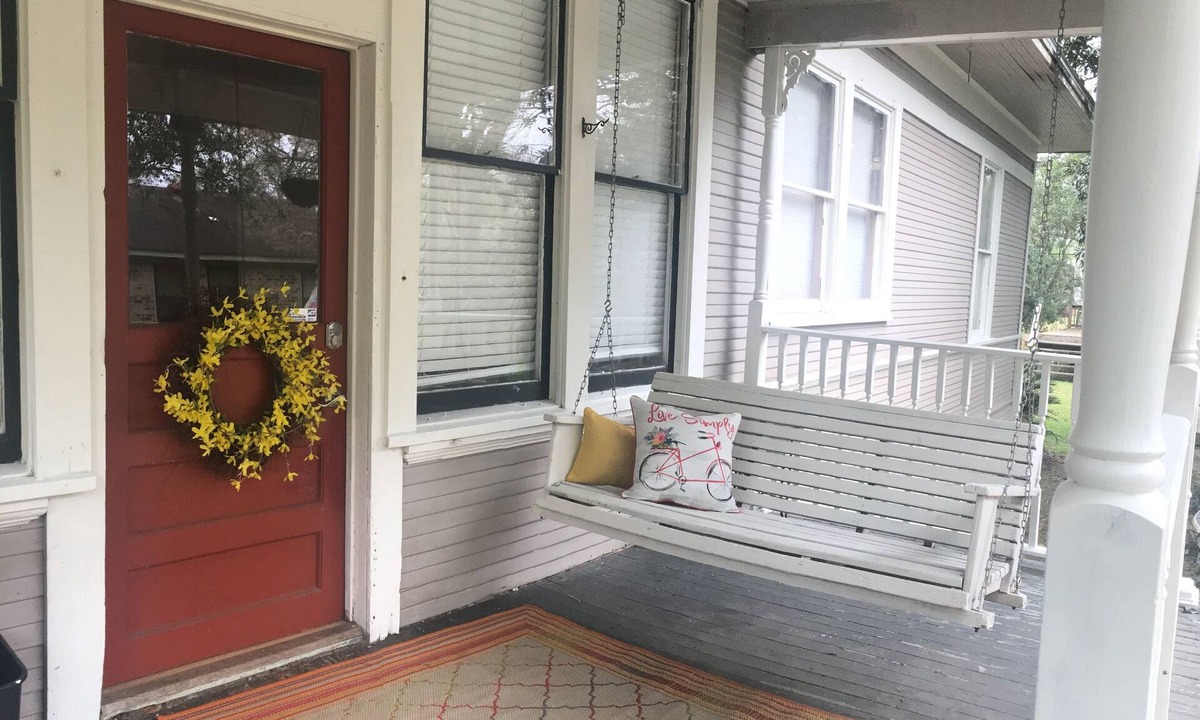 Orange House | Downtown historic Charmer