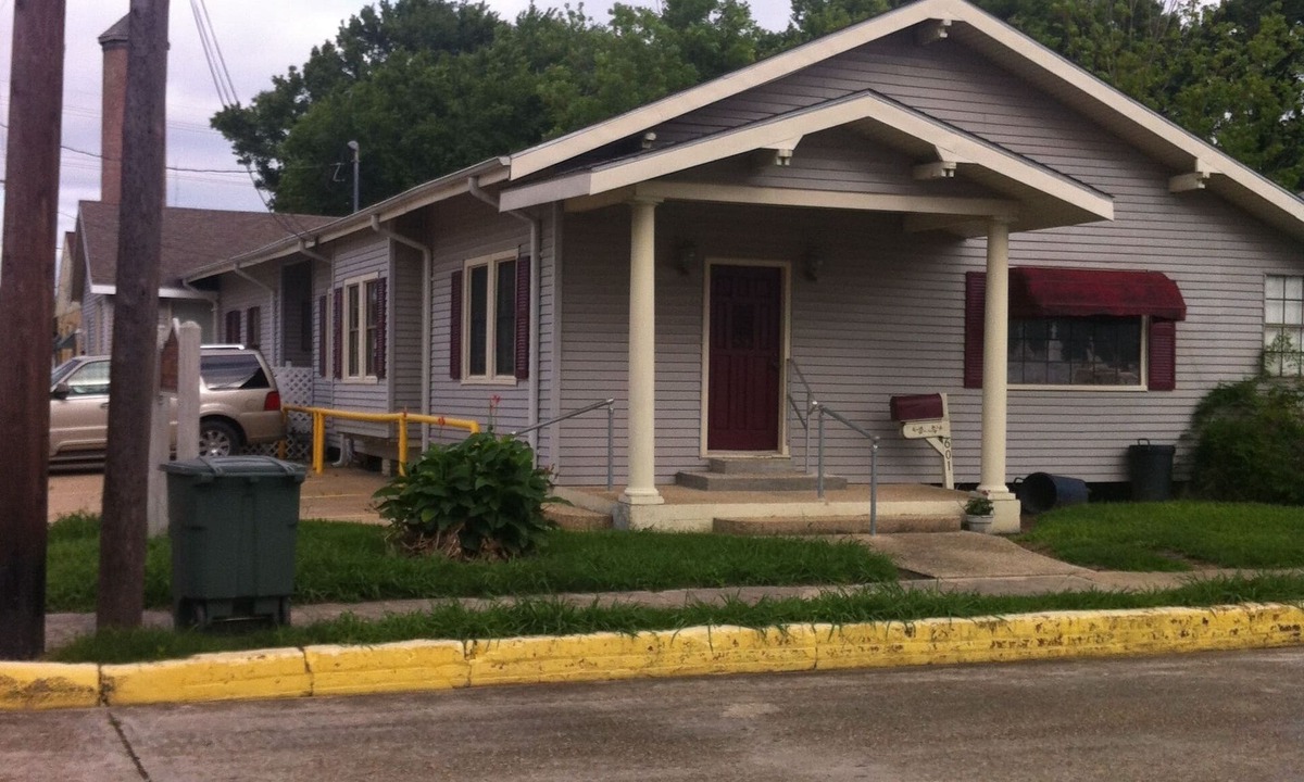 Houma House | Downtown Houma, LA - Near Main St and Courthouse