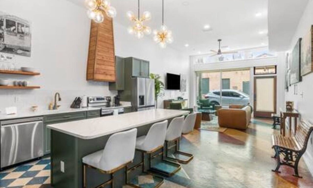 Central Business District House | Downtown Mobile Pets Ok Walkable Secure Parking