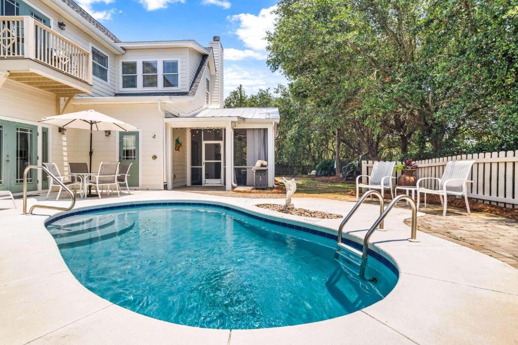 Seacrest House | Downward Dog