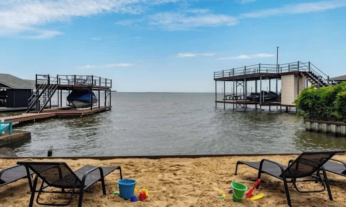 Leisure Land House | Dreamy Lake Cottage, Beach, Dock, Deep Water, Boat Ramp
