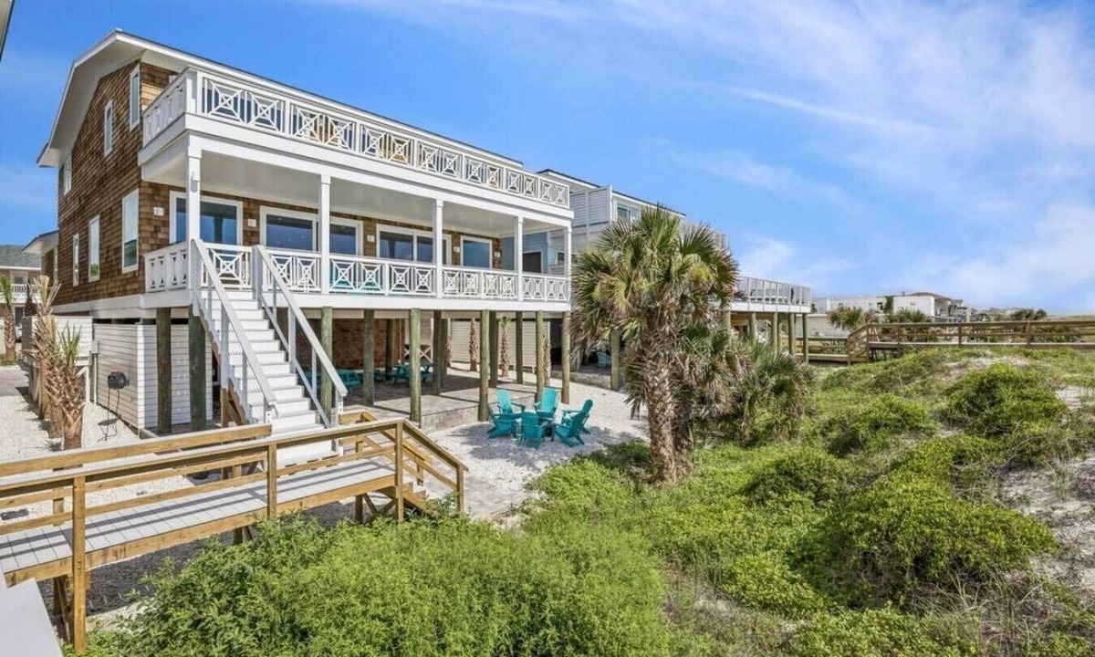 American Beach House | Driftwood Dunes | Brand New Oceanfront Beach House | Hot Tub | Elevator | EV Charger | Sleeps 17