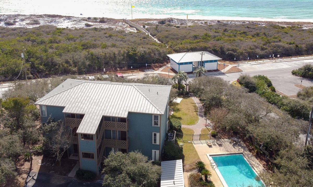 Inlet Beach Condo | Driftwood- Steps to the beach!- Sleeps 6