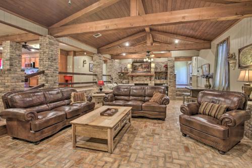 Theriot House | Dularge Grand Villa - Steps to Marina + Fishing!