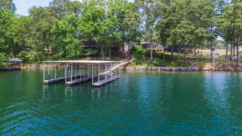 Jasper House | Duskin Point Retreat - Near Duskin Point Marina