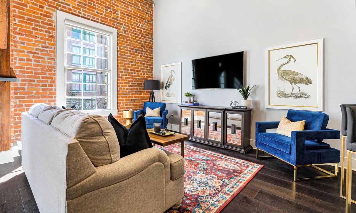 Central Business District Apartment | 💙 DWNTWN NOLA CHARMER,WITH ALL THE FEELS! 2BR+QUEEN Sleeper Sofa+Private Balcony💙The Steamboat