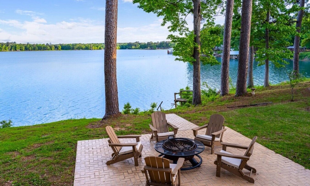 Hemphill House | Eagle`s Cove · Waterfront Amazing View, King Bed, Deck