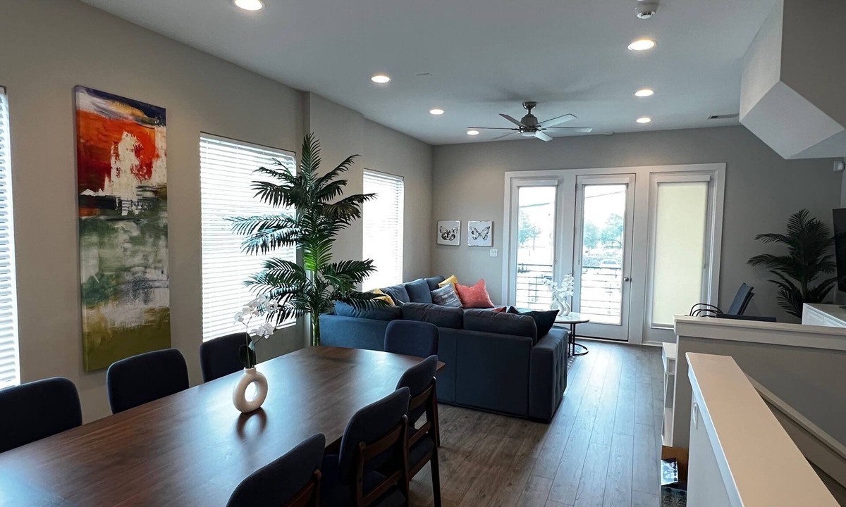 East Downtown Houston House | East Downtown Comfort Townhome - "Great World Cup 26 Fan Fest Location"