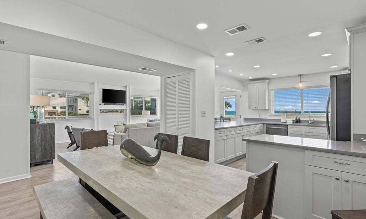 Gulf Trace House | “Eastside Wave” - Gulf Trace - Private Pool - Sleeps 12 - 100 Steps to the Gulf