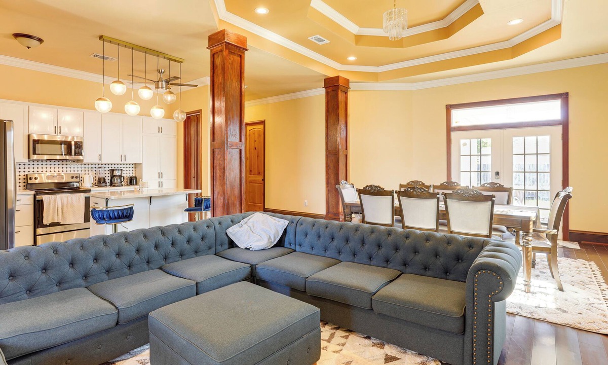 West Lake Forest House | Easy Dtwn NOLA Commute! Elegant Home w/Yard