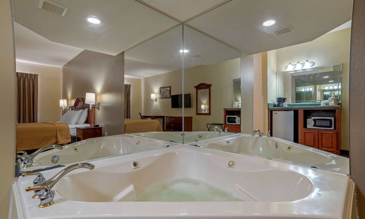 Flowood Hotel | Econo Lodge Inn & Suites Flowood - Jackson Northwest