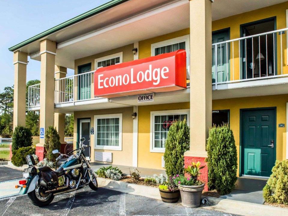 Lloyd Cabin | Econo Lodge
