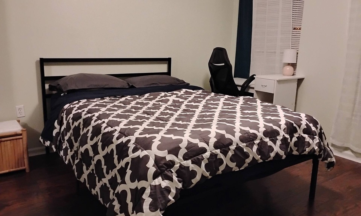 Tallahassee Apartment | Economic One Bedroom With Private Bath- Room B