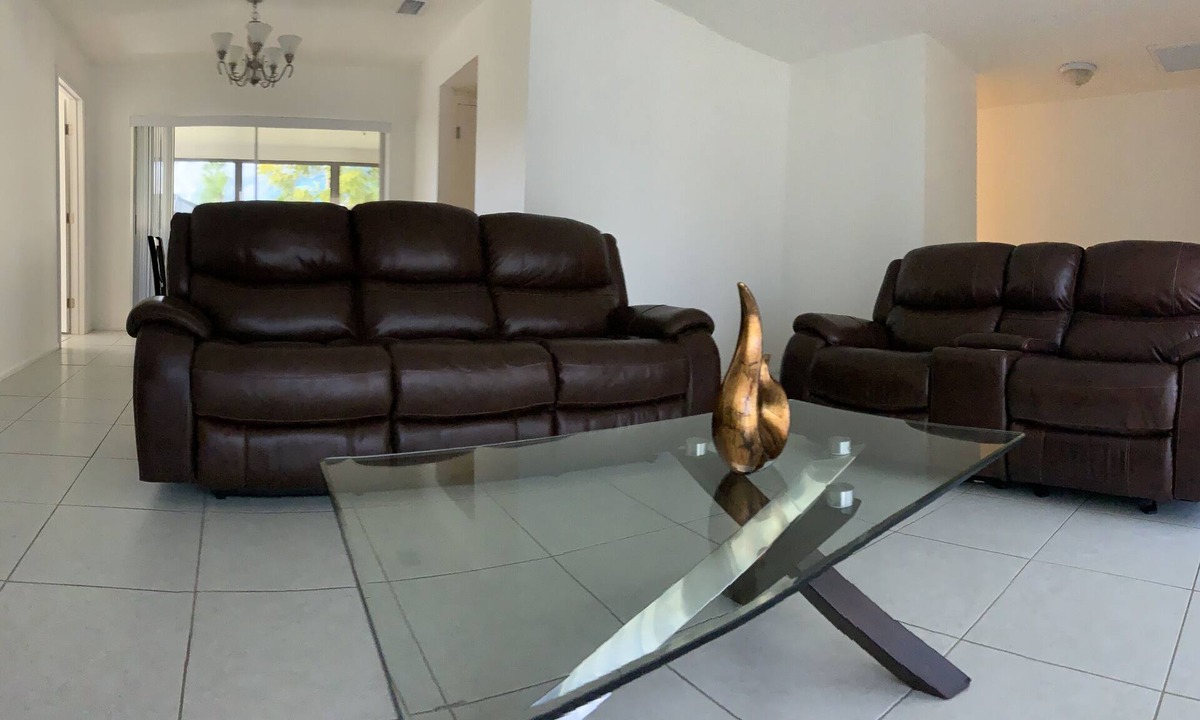 Fort Myers House | Ed & Hilda's Centrally located, Spacious and Relaxing Retreat