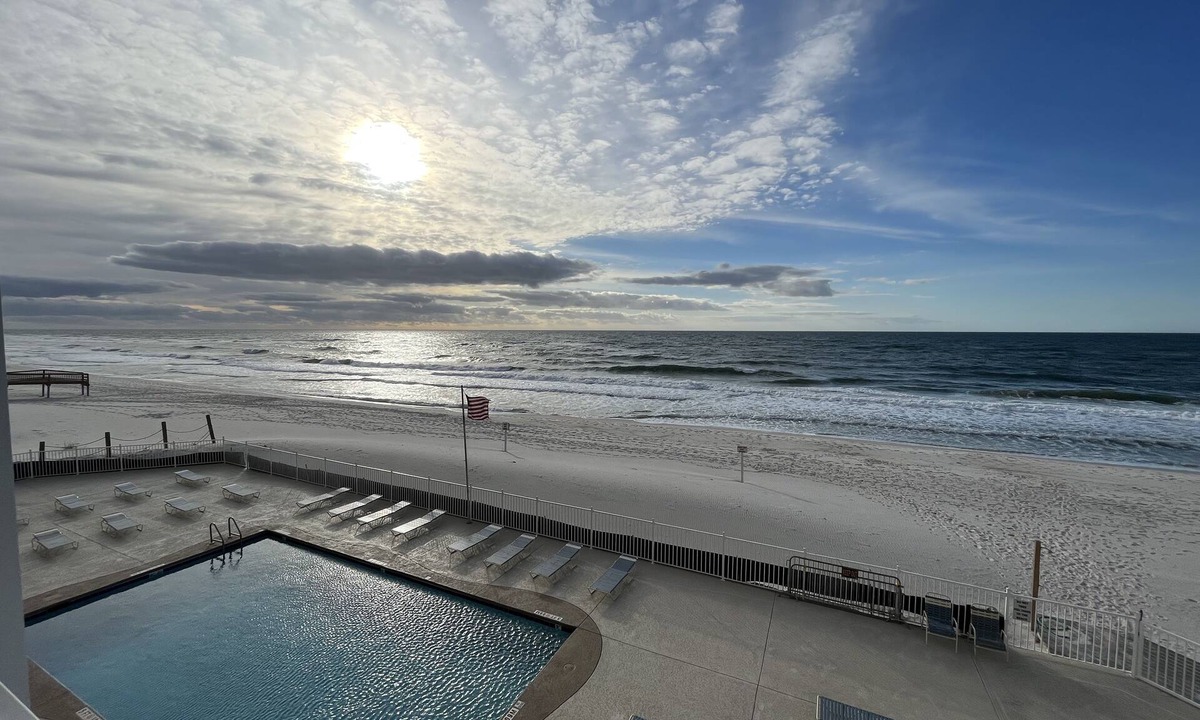 Gulf Shores Condo | ☀️Edgewater West 34. stocked poolside storage room. New paint and floors!⛱️
