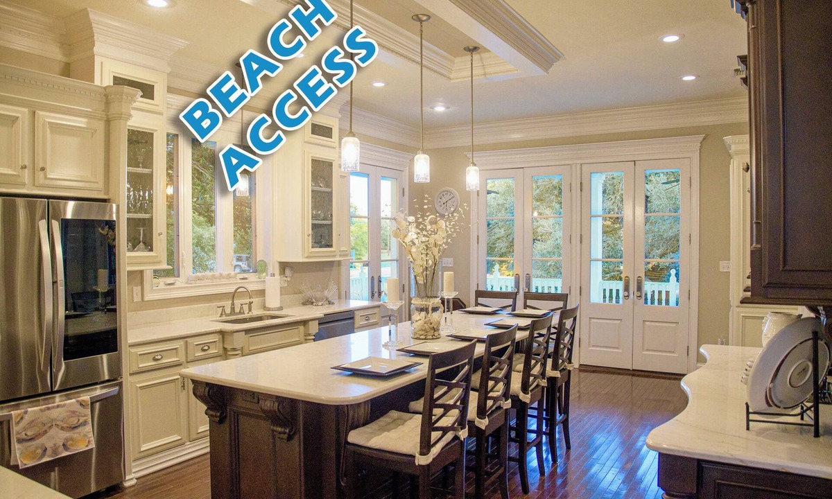 Waveland House | Eleanor Oaks - ! Beach Access ! -Large Front Porch & Courtyard