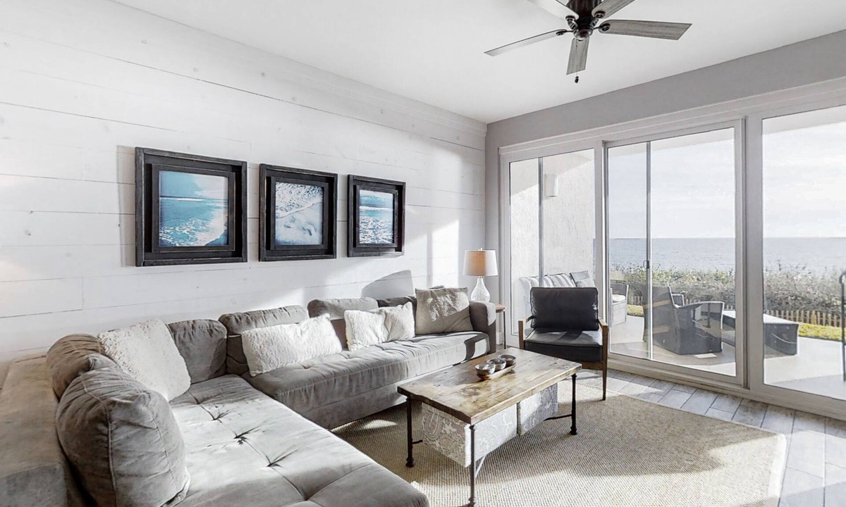 Rosemary Beach Condo | Elegant dwelling on the beach with beautiful view, pool & pickleball