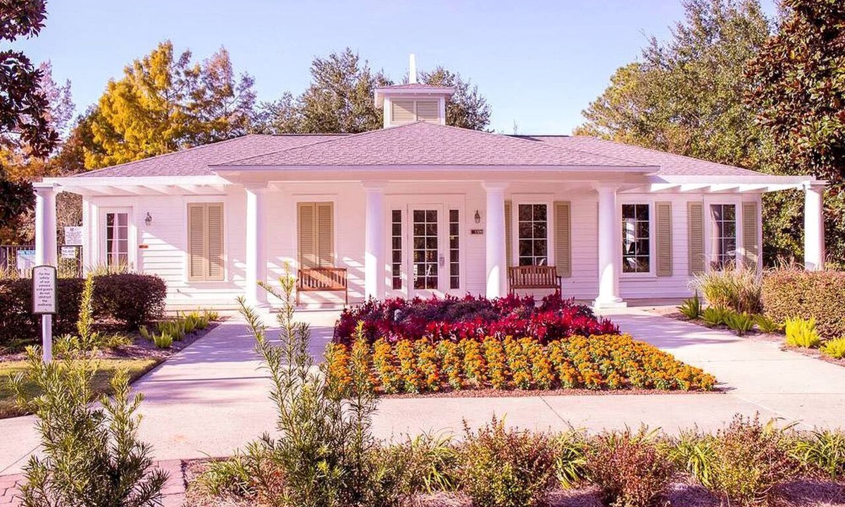 Laurel Grove House | Elegant Emerald Coast Golf Cart Lakefront Vacation Home Florida