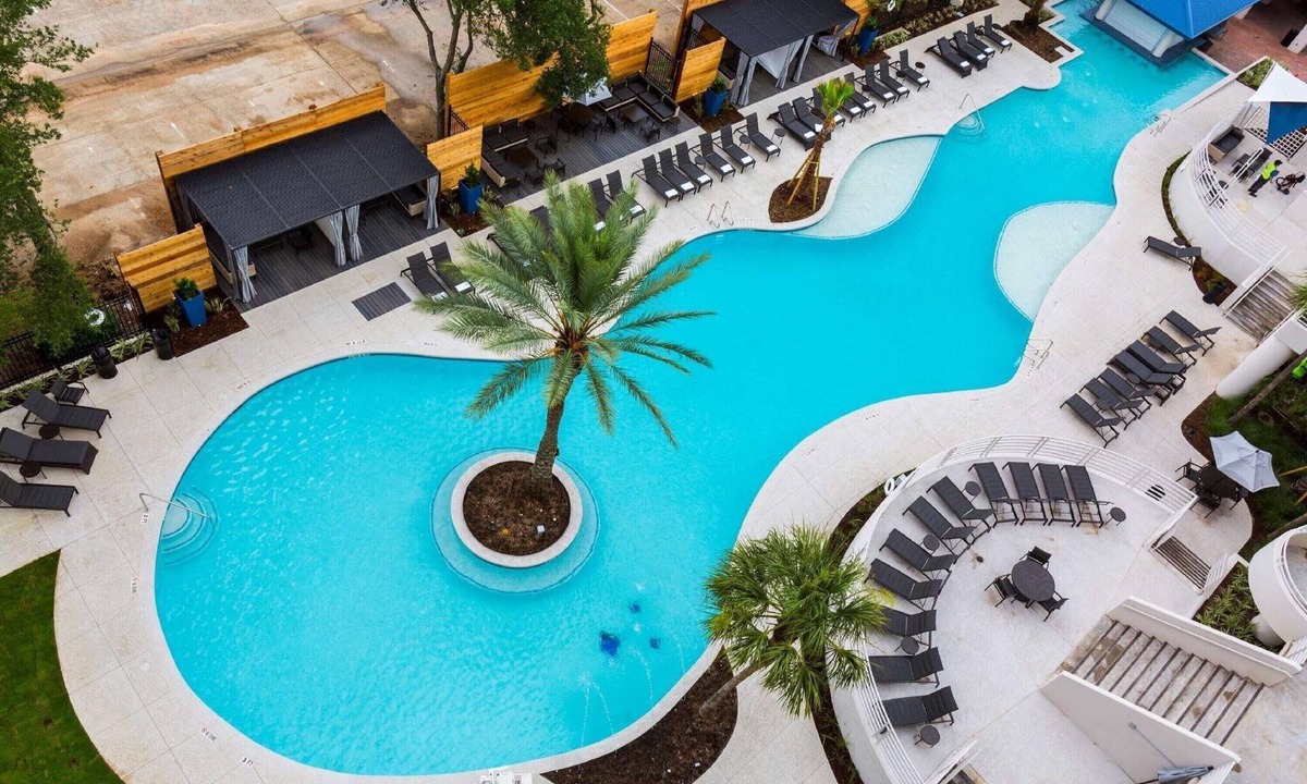 League City Hotel | Enjoy Indoor and Outdoor Swimming Pools Near Kemah Boardwalk Texas