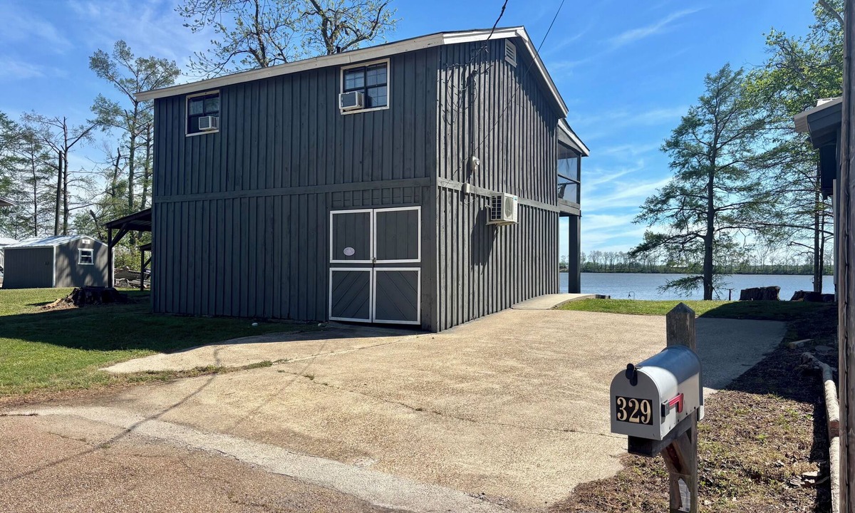 Sondheimer House | Enjoyable 2-bedroom house with AC lakeside at Eagle Lake!