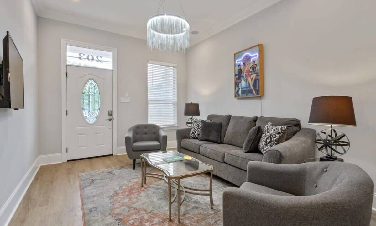Mid-City House | Enormous Brand New 6br Pad by Streetcar