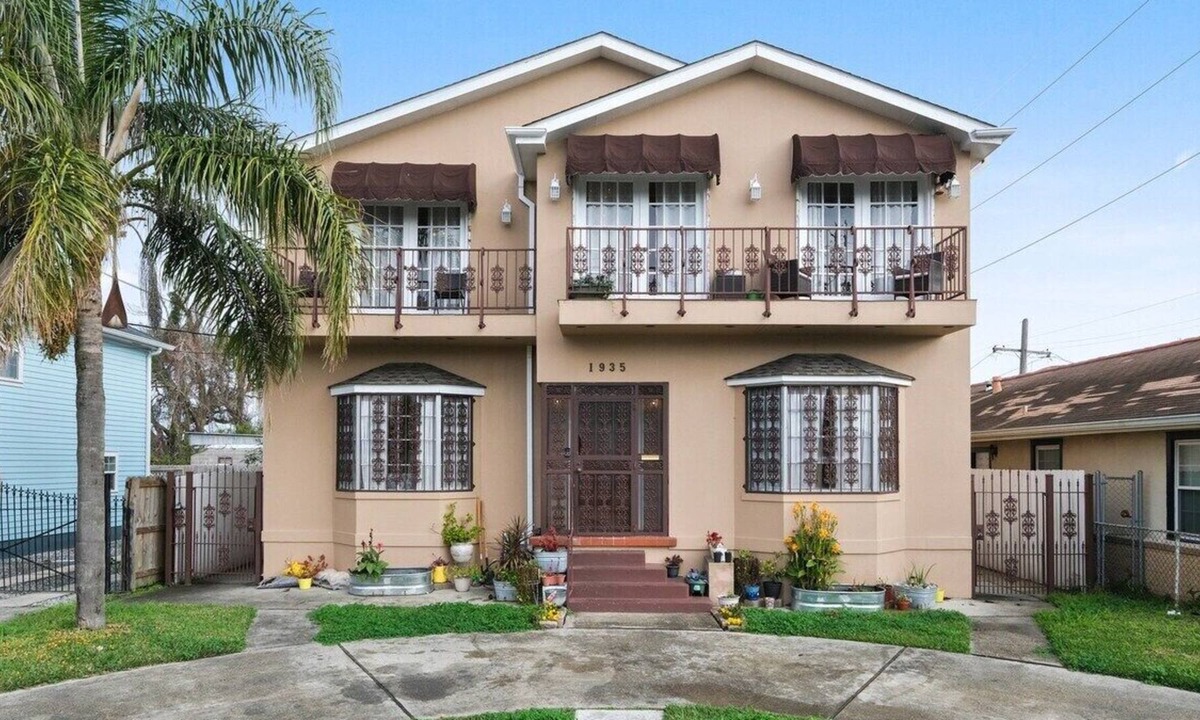 Seventh Ward House | Enormous NOLA Mansion w/King Suite & Parking