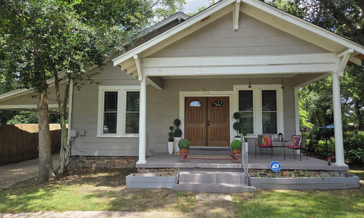 Hattiesburg House | ENTER & ENJOY 3 & 1.5 HOUSE The Best for Entertainment Purposes & Sleepovers