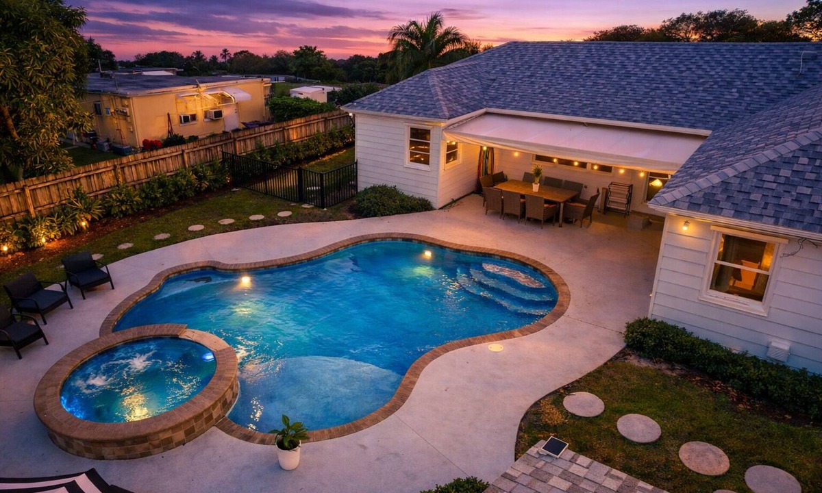 Pinewood Park House | Entire Property with Guest Home | Private Pool Oasis Near Downtown and Palm Beach! 3 Bedroom | 2 Bathroom