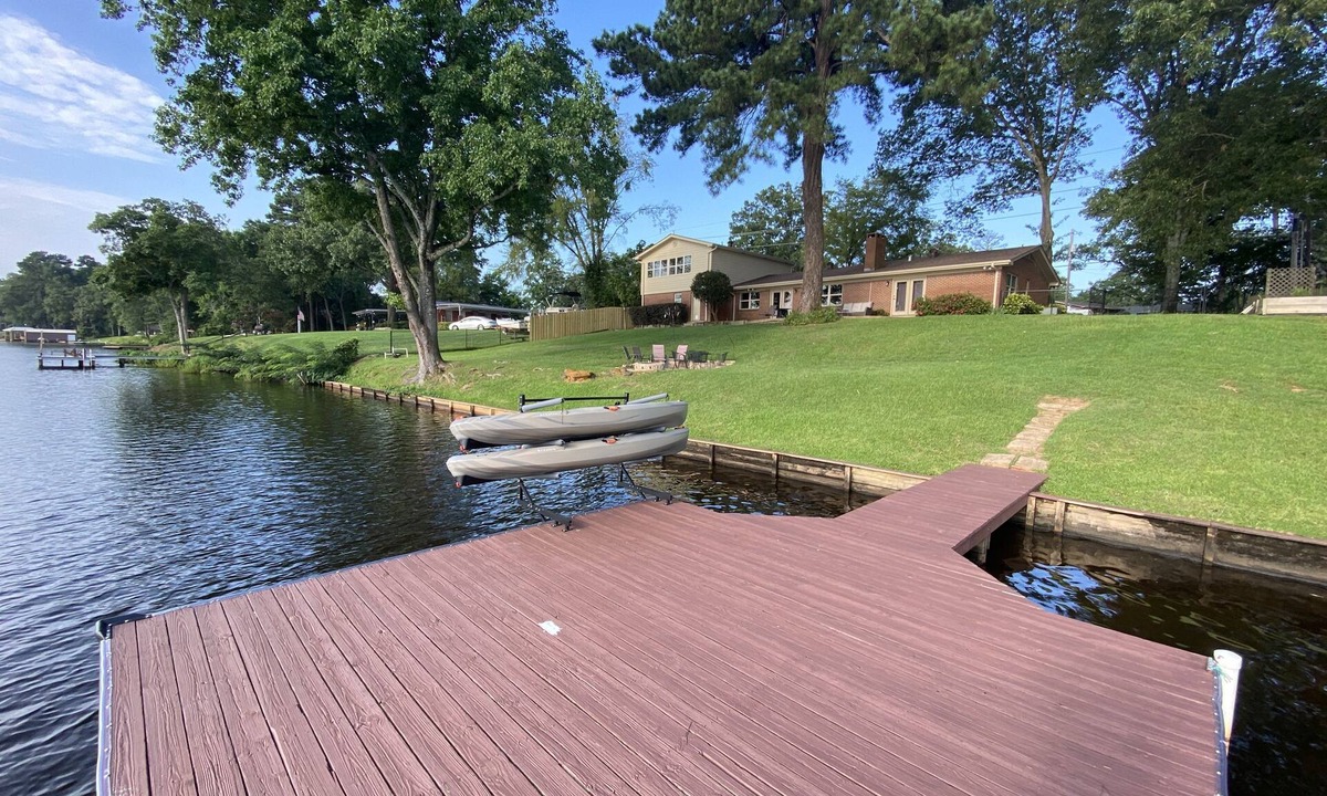 Gladewater House | Escape to the Lake for a Hidden Gem. Magnificent lake side setting.