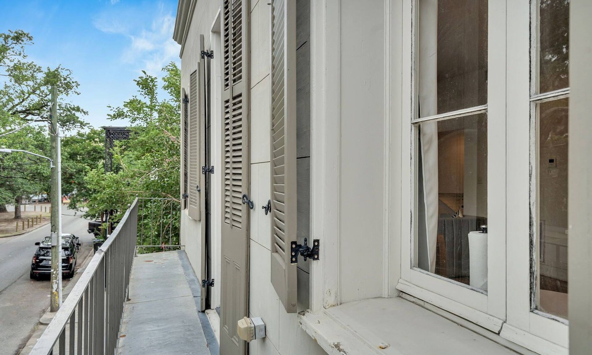 Faubourg Marigny Hotel | Esplanade Ave Stay w/Balcony across French Quarter