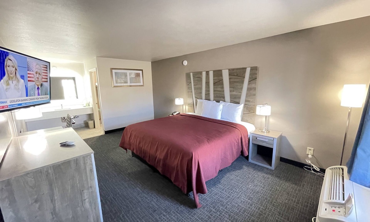 Natchez Hotel | Excellent Inn & Suites