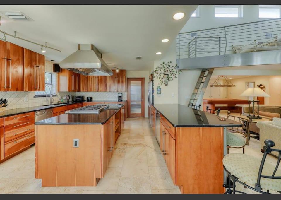 Gulf Breeze Villa | Exclusive Getaway Grand Canal home near Pensacola Beach