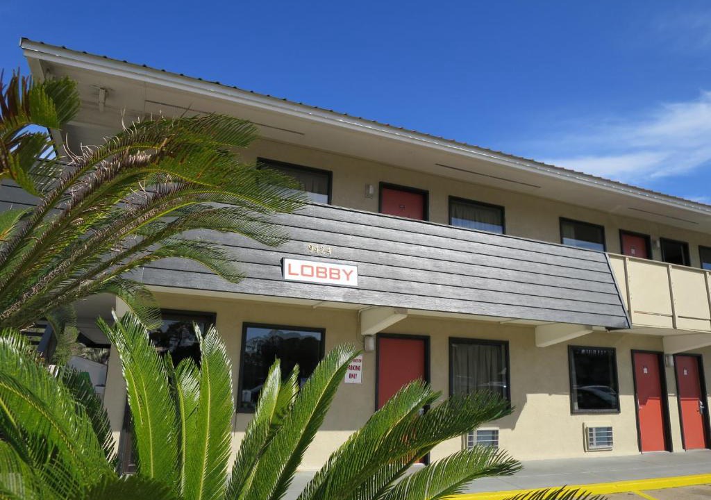Panama City Beach Hotel | Executive Inn - Panama City Beach