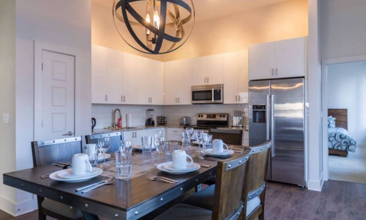 Central Business District Hotel | Exquisite Condo near City Hot Spots