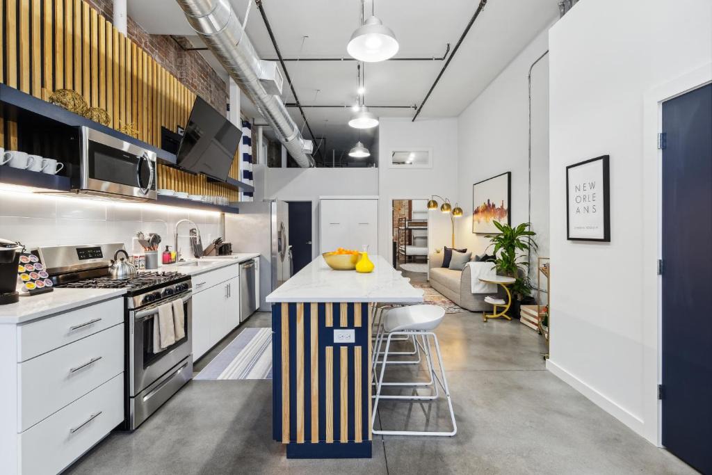 Arts/Warehouse District Apartment | Exquisite Flat in Arts District