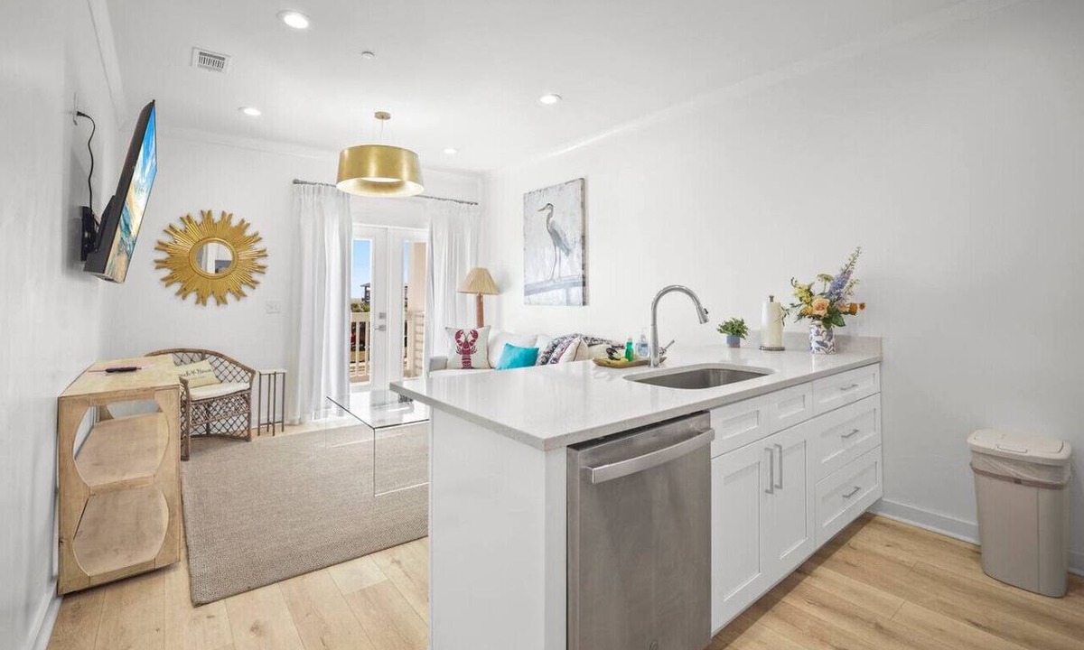 Pass Christian Condo | Extended Stay Friendly-Full Kitchen & Laundry