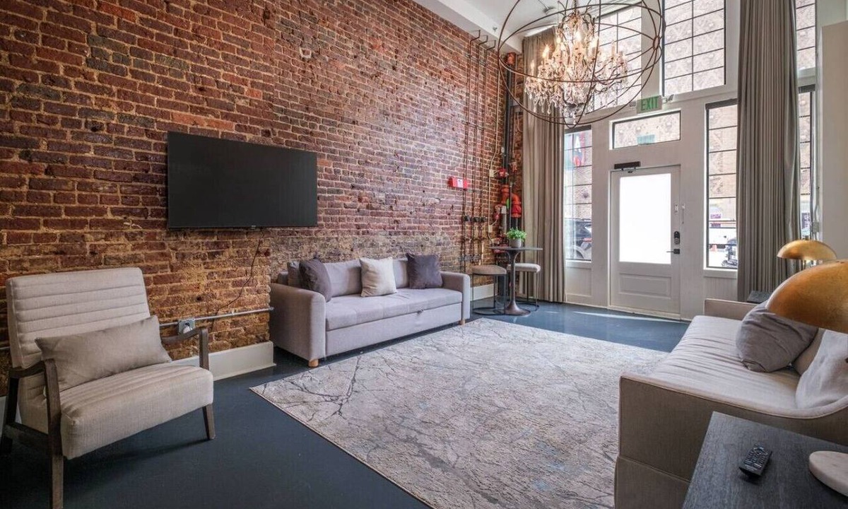 Civil Rights Historic District Apartment | Fabulous Loft w/King Suite Great Location!