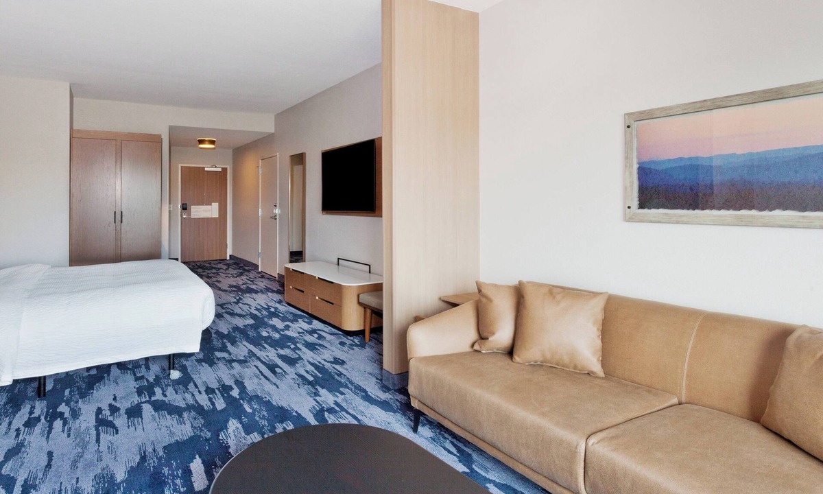 Crestline Heights Hotel | Fairfield Inn & Suites by Marriott Birmingham Colonnade