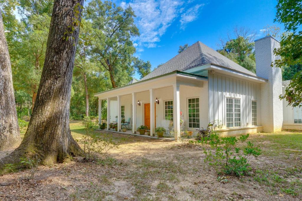 Fairhope House | Fairhope Cottage: 2 Mi to Town & Pier!