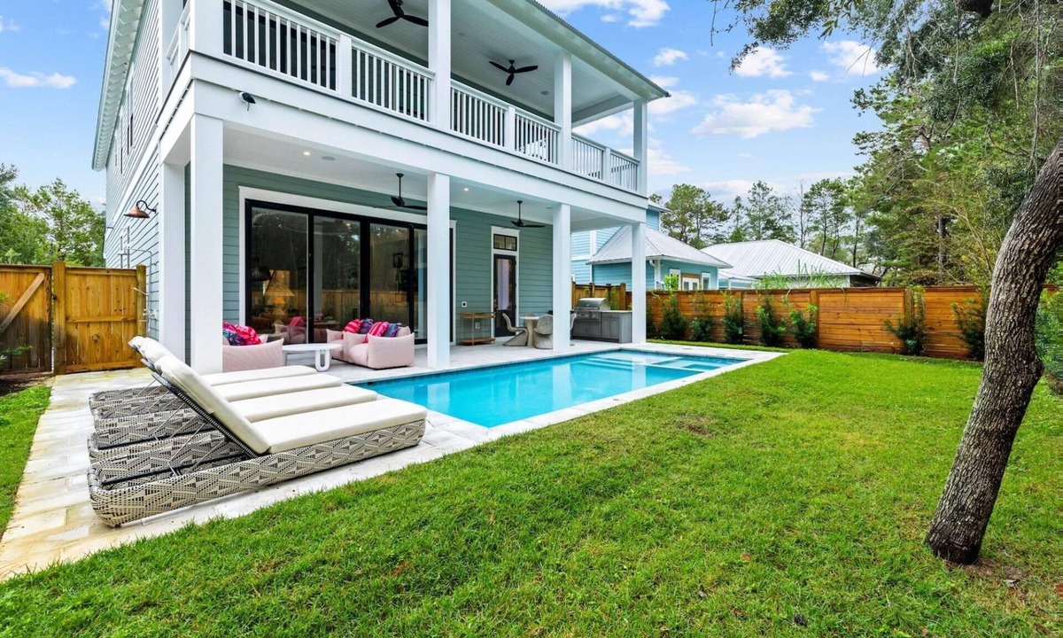 White's Gulfview House | Fall Availability! Private Salt Water Pool! Sitting Spa! 5 Adult Bikes!