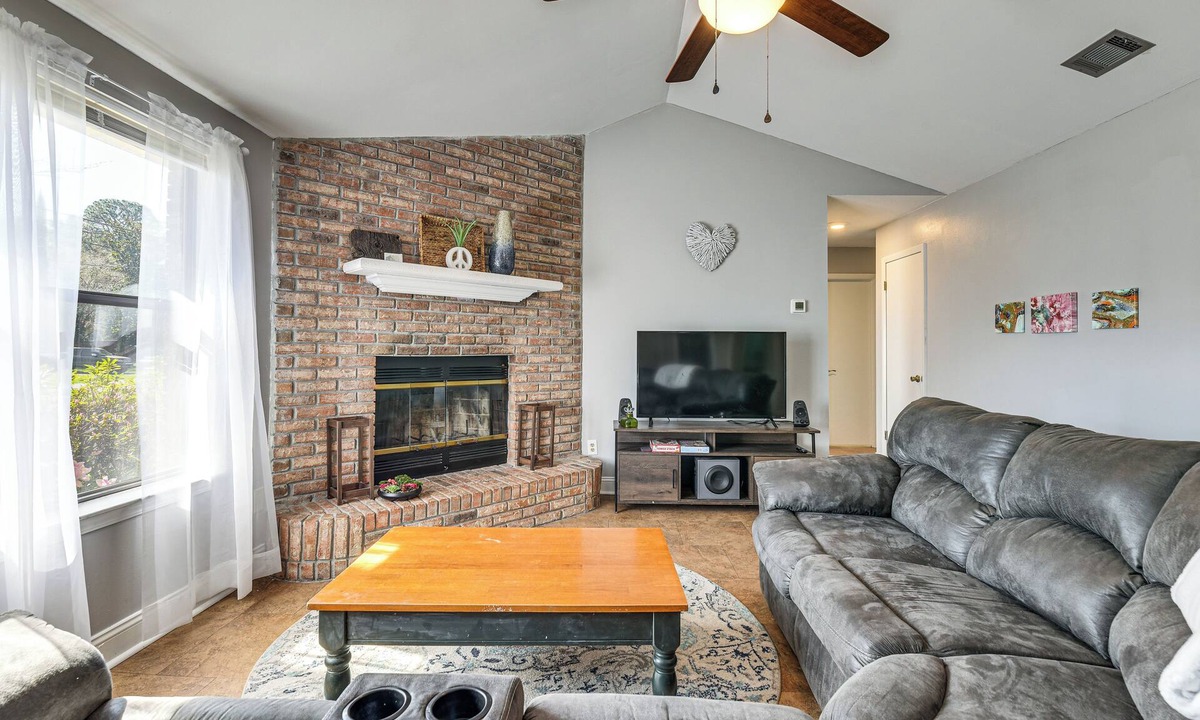 Wright House | Families w/Pets! Emerald Coast Home 9 Mi to Beach