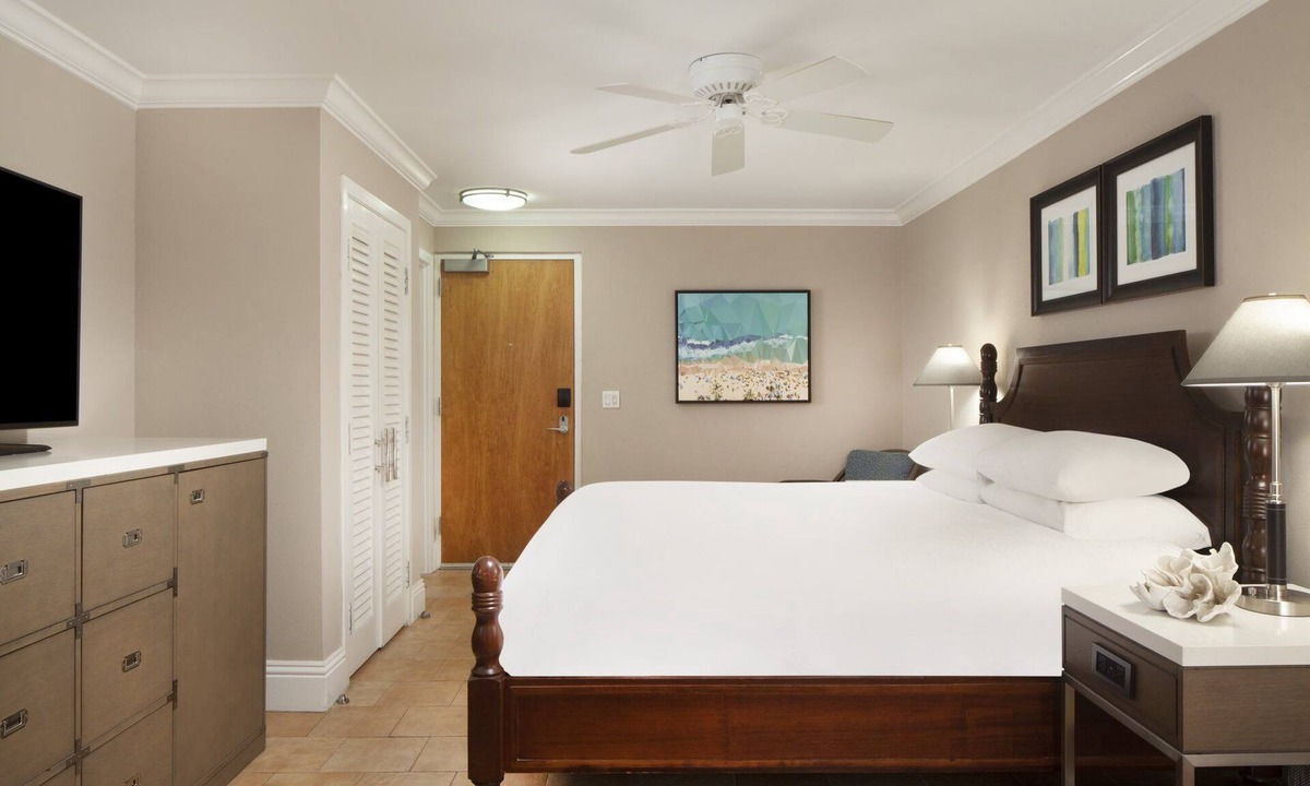 Historic Seaport Hotel | Family-Friendly Key West Resort with Private Beach on Duval St.