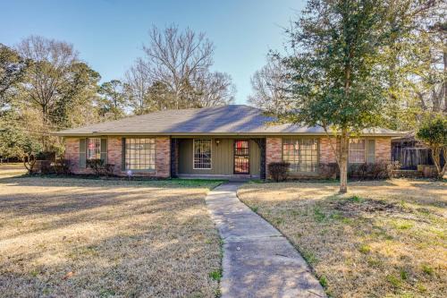 Jackson House | Family Home w/Yard - 5 Mi to Jackson State Campus