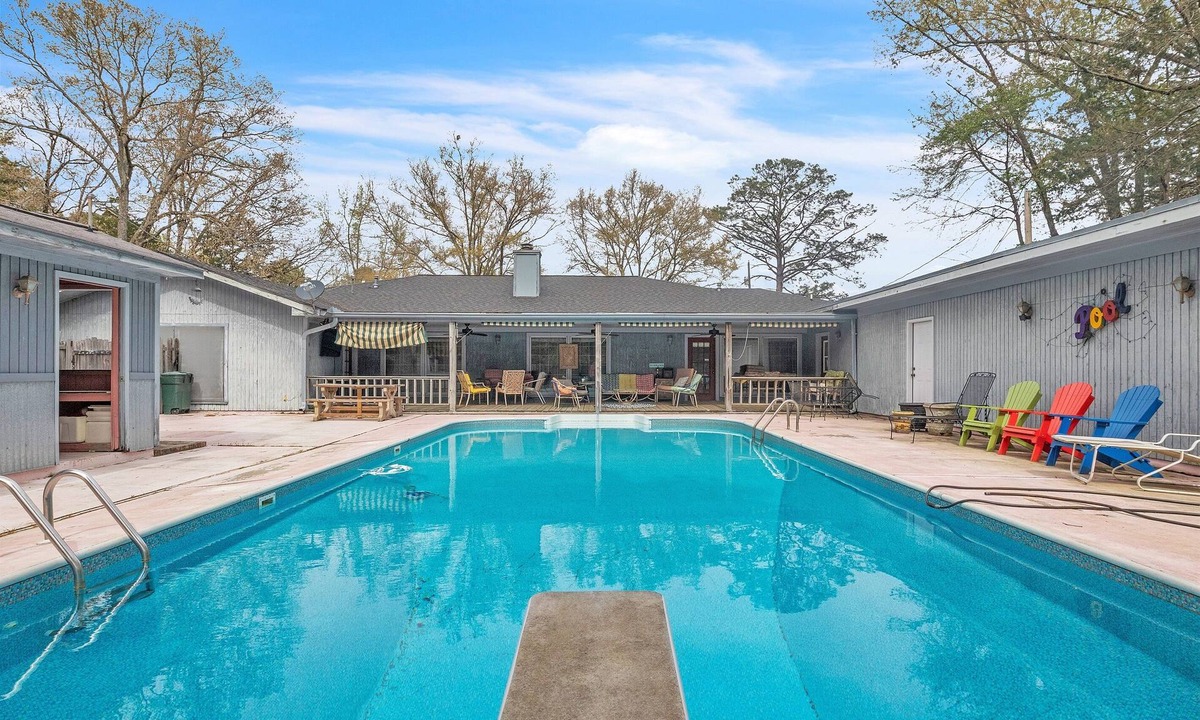 Starkville House | Family House, Pool, Nostalgic, BIG home