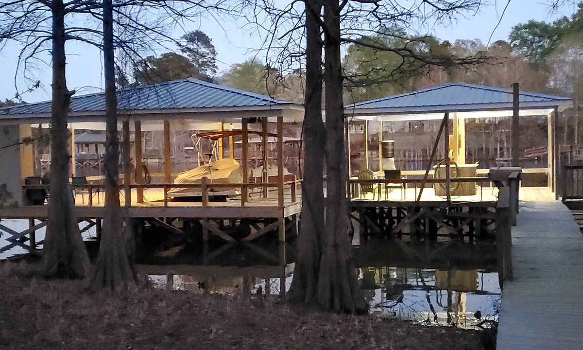 Hemphill House | Family Lake Getaway/Fisherman's Paradise with private boat ramp