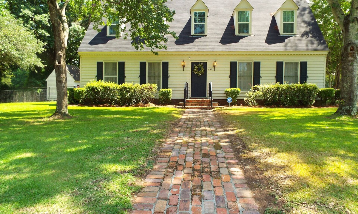 Greenville House | Family neighborhood with king beds!